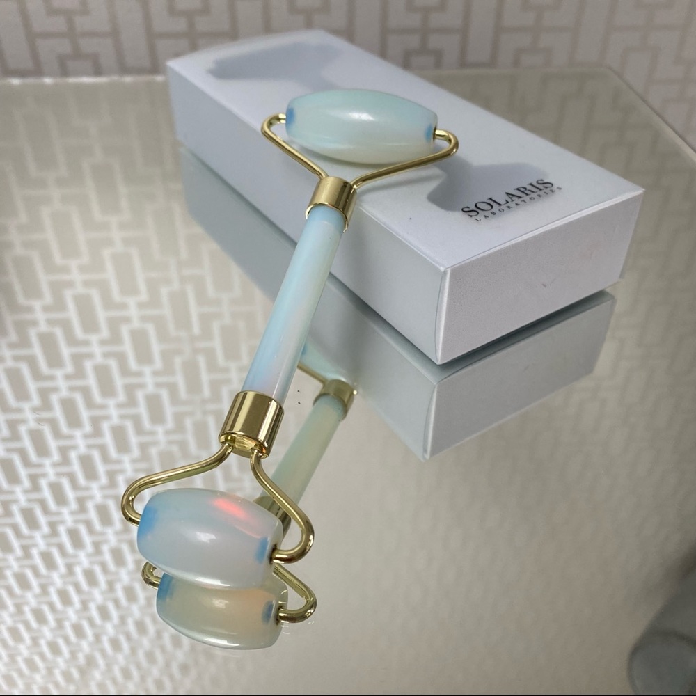 Solaris Laboratories NY Face Dermal Quartz Roller and Magnifying Make-up Mirror